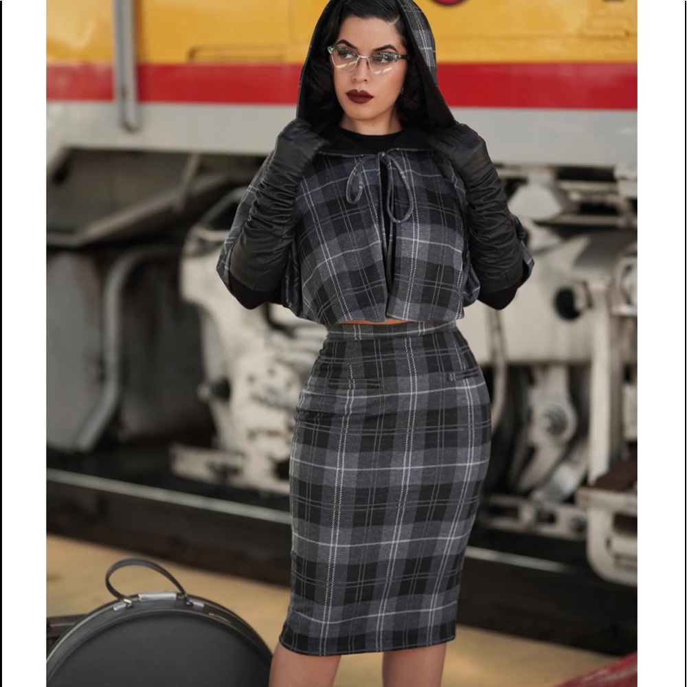 Vintage Vandalizm                         Helena-capelet-set-black-tartan
